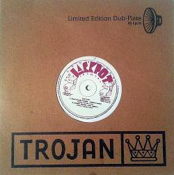 Johnny Clarke / King Tubby's - Blood Dunza / Don't Trouble Trouble : 10inch