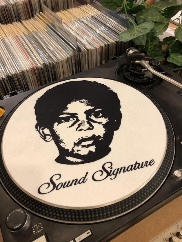 Artist: Sound Signature Slipmat : Newtone Records