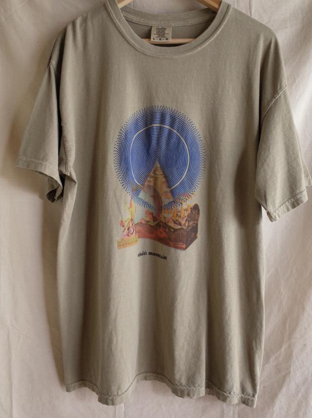 Chill Mountain - Todobien T-shirts  WASH KHAKI Size L : WEAR