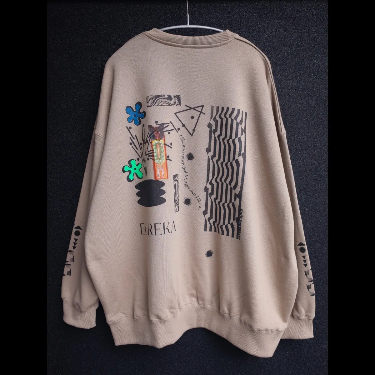 Mt.Chills - “EUREKA”Collage Crewneck Pullover Sand Size L : Wear